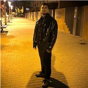 Soy profesora de inglés y francés para estudiantes de cualquier edad y me encanta enseñar a la gente.